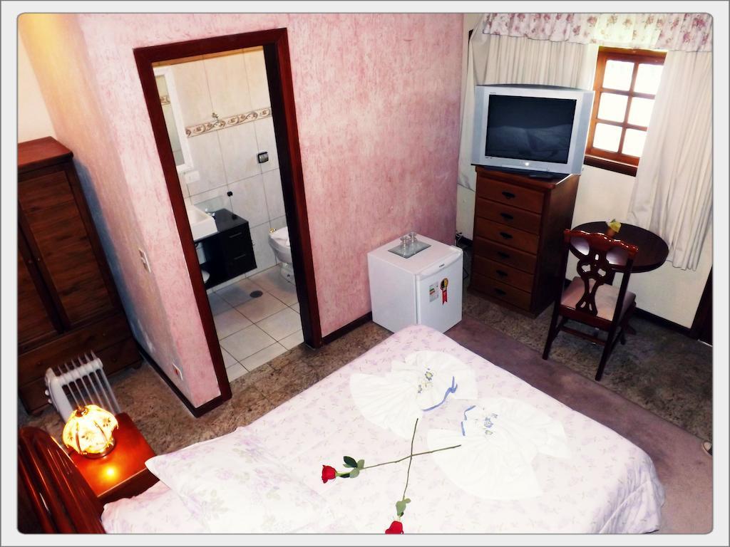 Pousada Das Rosas กังโปสดูจอร์เดา ห้อง รูปภาพ